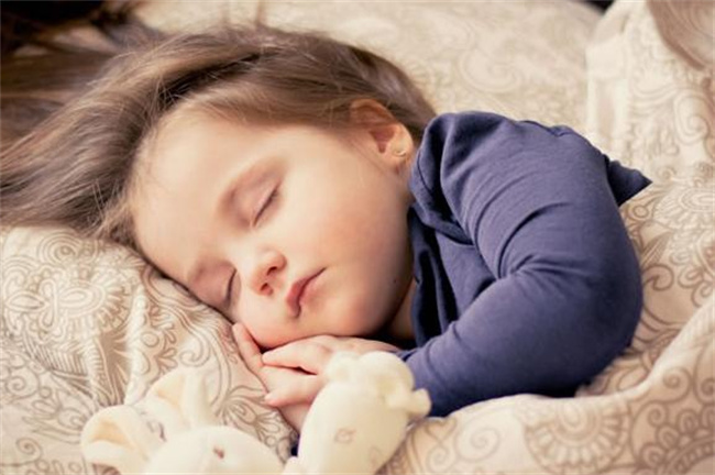 为什么要培养孩子的自主性，为什么要尽早培养孩子自己睡觉呢_https://www.shafeng.cn_教育_第1张