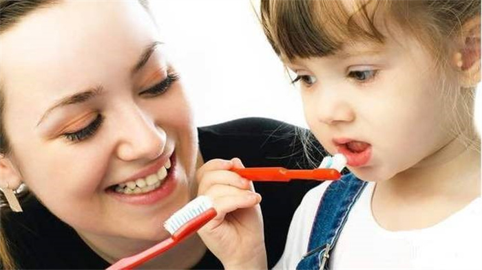 怎样教孩子正确刷牙视频教程，怎样教孩子正确刷牙视频_https://www.shafeng.cn_教育_第2张
