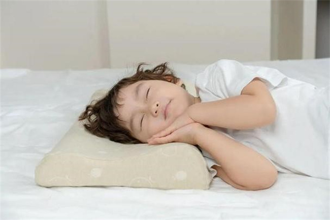 8岁孩子睡眠姿势不正确的原因有哪些，8岁孩子睡眠姿势不正确的原因是什么_https://www.shafeng.cn_教育_第1张