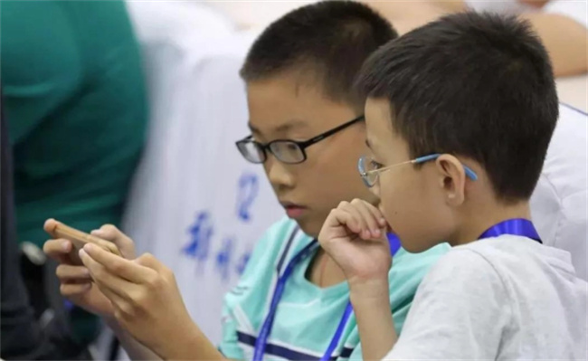 学生上课总玩手机怎么教育 面对学生玩手机的解决方法_https://www.shafeng.cn_教育_第1张