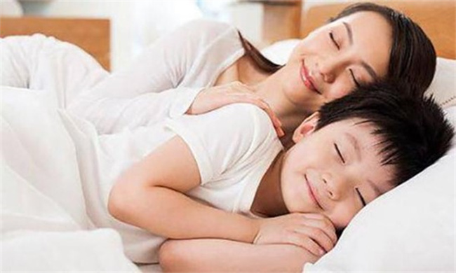 孩子从小跟谁睡会影响孩子的一生_https://www.shafeng.cn_教育_第2张